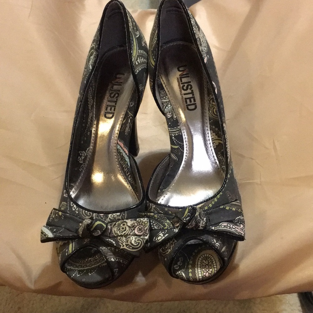 Kenneth Cole Unlisted Brown Paisley Print Heels